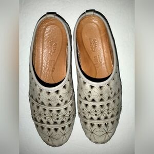 Spring Step (Size 38) Gray Leather Perforated Fusalide Slip-on Clog Mules